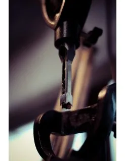 HOLZPROFI - KTPM Kit De Transformation Perceuse à Colonne En Mortaiseuse à Bédane Carré -Scheppach Soldes Magasin HOLZPROFI KTPM Kit de transformation perceuse a colonne 1