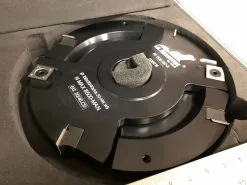 LE RAVAGEUR - Coffret Toupilleur L'Incontournable Alésage 30 - Hauteur 50 - Portes-Outils - Fraise à Rainer Ext. - Fers 15 LE RAVAGEUR - Coffret Toupilleur L'Incontournable Alésage 30 - Hauteur 50 - Portes-Outils - Fraise à Rainer Ext. - Fers -Scheppach Soldes Magasin LE RAVAGEUR Coffret Toupilleur L Incontournable Alesage 4