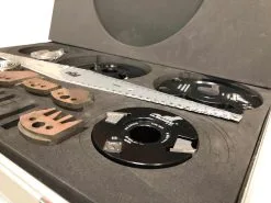 LE RAVAGEUR - Coffret Toupilleur L'Incontournable Alésage 30 - Hauteur 50 - Portes-Outils - Fraise à Rainer Ext. - Fers 16 LE RAVAGEUR - Coffret Toupilleur L'Incontournable Alésage 30 - Hauteur 50 - Portes-Outils - Fraise à Rainer Ext. - Fers -Scheppach Soldes Magasin LE RAVAGEUR Coffret Toupilleur L Incontournable Alesage 5