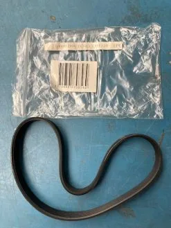 LEMAN - Courroie Poly-V 560 (rep.95) De La Figure D Pour COM310 -Scheppach Soldes Magasin LEMAN Courroie poly V rep 54 de la toupie du COM310 et d 1