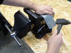 PEUGEOT - EBT150 Etau D'établi Pivotant 150 Mm 11 PEUGEOT - EBT150 Etau D'établi Pivotant 150 Mm -Scheppach Soldes Magasin PEUGEOT Etau d etabli pivotant EBT 150 100710 1