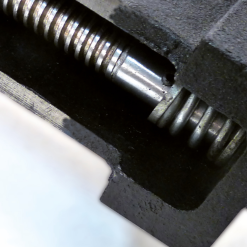 PEUGEOT - EBT200 Etau D'établi Pivotant En Fonte GS Et Acier 200 Mm -Scheppach Soldes Magasin PEUGEOT Etau d etabli pivotant EBT 200 100715 3