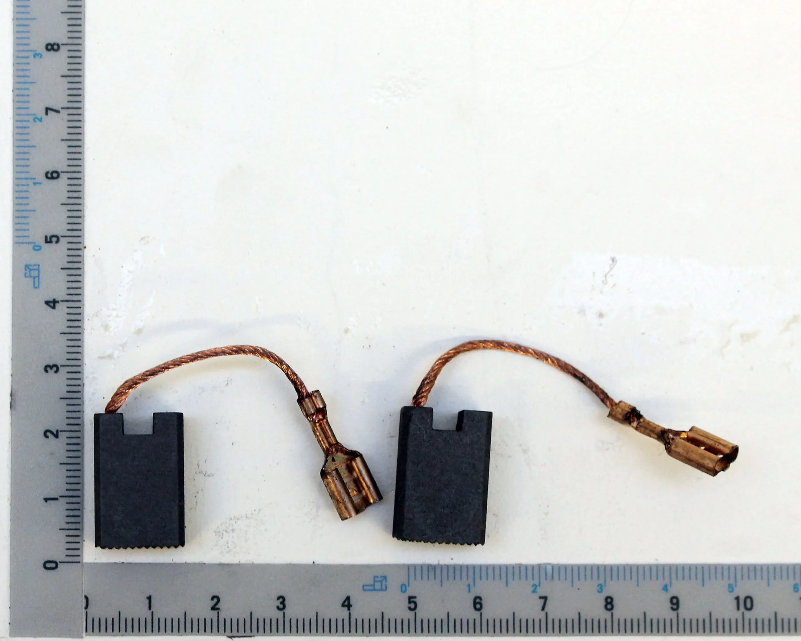 SCHEPPACH - Jeu De Charbon Pour Scie Sur Table Scheppach HS100S 3 SCHEPPACH - Jeu De Charbon Pour Scie Sur Table Scheppach HS100S